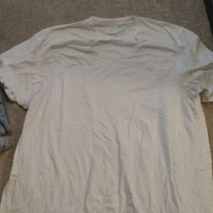 2 white tshirts